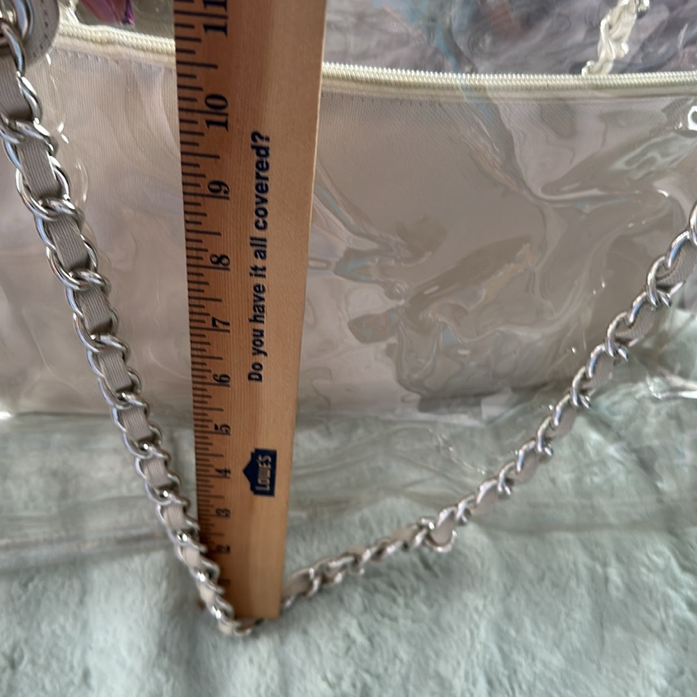 Elizabeth Arden Cream Tote with Modern Transparent Design - Picture 11 of 11